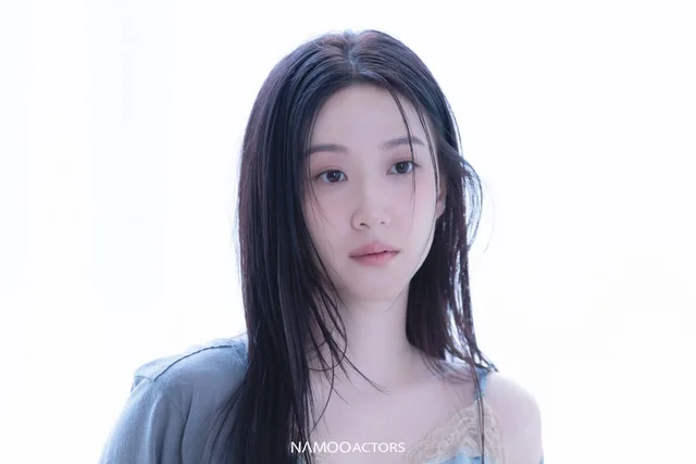 画报拍摄幕后花絮心动释出，从始至终皆是治愈心弦的极乐坐标
